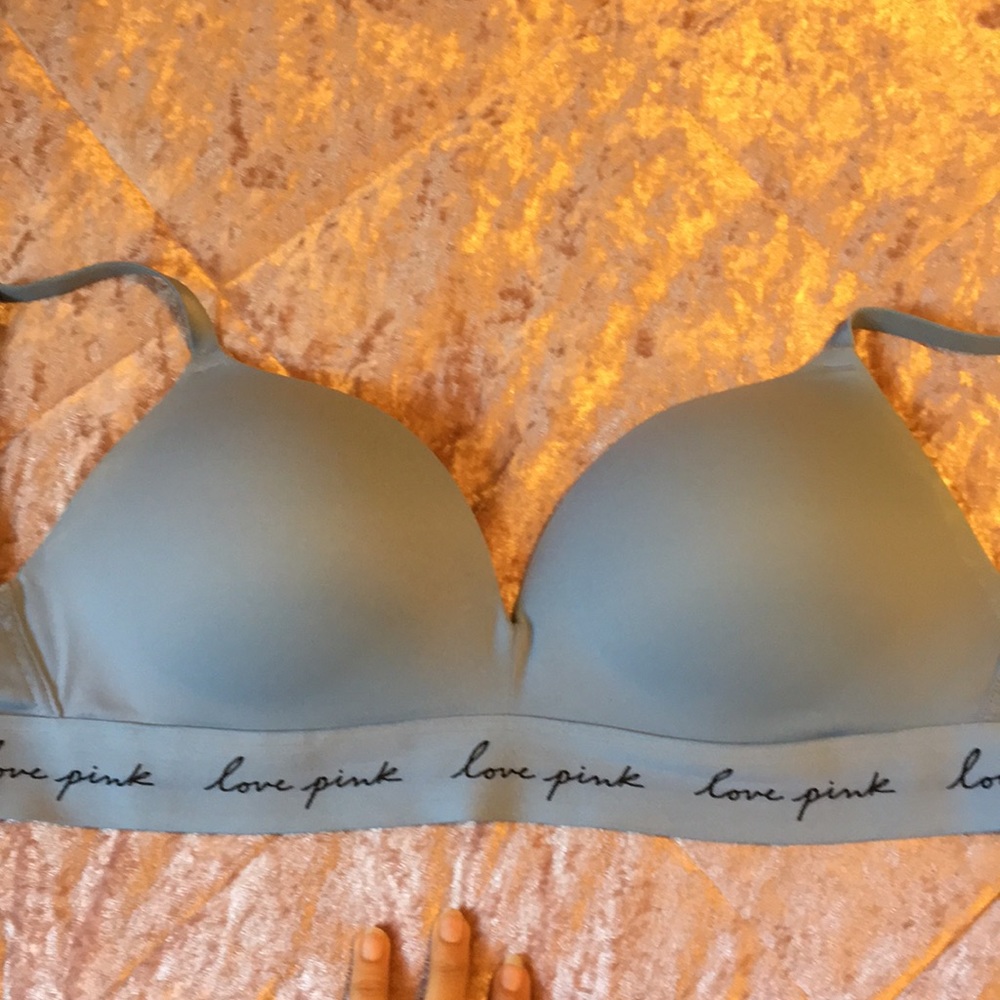 Victoria’s Secret-Wireless push up bra Size-32DD